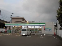 ファミリーマート様まで270m
