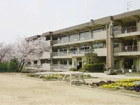 郷内小学校まで350m