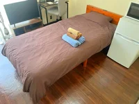 シングルサイズのベッドをご用意しています🛏