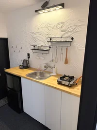 食器・調理器具完備のキッチン