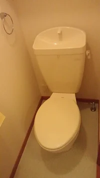 白を基調としたトイレです☆