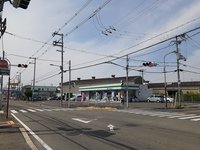 ファミリーマート松ヶ丘店様まで350m