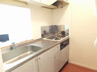 3口ガスコンロ仕様のカウンターキッチンです。