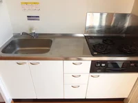 三口コンロのシステムキッチン