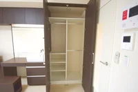 収納力抜群のクローゼット。