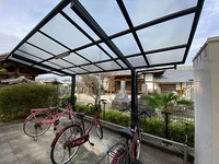 屋根付き駐輪場（無料）