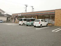 コンビニ 徒歩4分(約290m)
