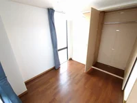 居間(玄関側)