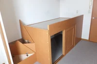 1階はフローリング、2階はじゅうたんです。