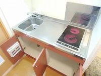 電気コンロ2口の広々キッチン.