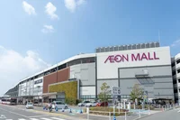 徒歩で約5分（バス停までは徒歩約10分）