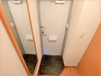 姿見有 お出かけ前に身だしなみのチェック。