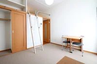 1Fはフローリング仕様・2Fは絨毯仕様になります。