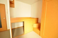 ベッド下には広々収納スペース!