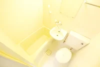 シャワーカーテンをご用意下さい。