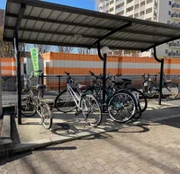 屋根付き駐輪場完備