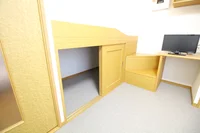 ベッドの下が大型収納。同タイプの物件写真となります。