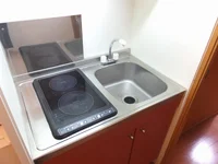 ラジエントヒーター対応の２口コンロキッチンです。