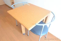 テーブル椅子設置済