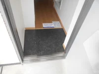 ベッドの下は収納に役立つウォーキングクローゼット