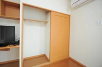 1階はフローリング、2階はじゅうたんです。