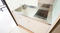 コンパクトなキッチンで掃除もラクラク。