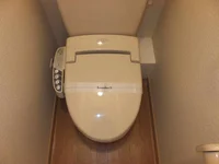 温水洗浄便座付きです。