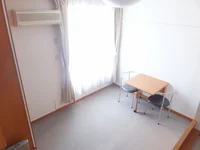 1階はフローリング、2階はじゅうたんです。