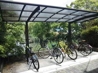 屋根付き駐輪場（無料）