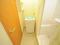 もちろんセパレート! 右お風呂・左トイレ