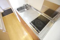 ２口の電気コンロが付いたワイドキッチンです♪