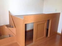 ベッド下は収納になっています