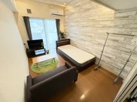 照明もお洒落で高級感のあるお部屋となっております。