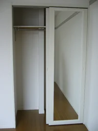 収納の扉はミラーになっています！