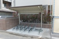 屋根付き駐輪場完備