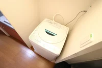 室内に洗濯機が御座います☆