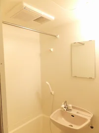 浴室換気乾燥機能付き。