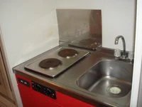 キッチンはシンク下に収納棚付き。