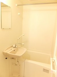 浴室換気乾燥機能付きです。