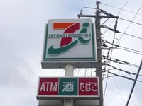 セブンイレブンまで160m、徒歩2分です。