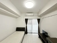 写真はお部屋のイメージです。ラグなどの室内装飾はございません。