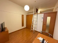 1階はフローリング、2階はじゅうたんです。