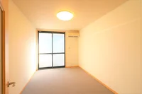 1Fはフローリング仕様・2Fは絨毯仕様になります。