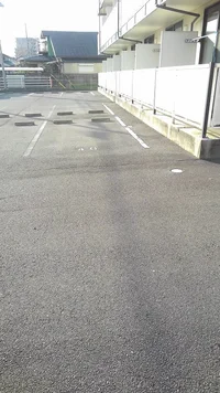 窓側外に駐車場スペース