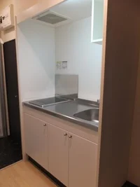 広々ワイドキッチン。IHとラジエントの2口コンロです。