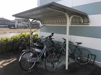 屋根付き駐輪場もあります