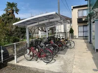 屋根付き駐輪場(無料)