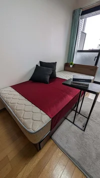 大きなセミダブルベッド♪