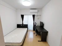 写真はお部屋のイメージです。ラグなどの室内装飾はございません。