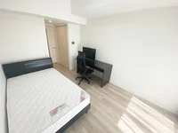 写真はお部屋のイメージです。ラグなどの室内装飾はございません。